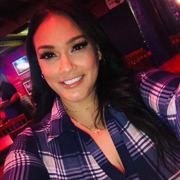 Meet your Posher, Lori - Picture 3 of 4